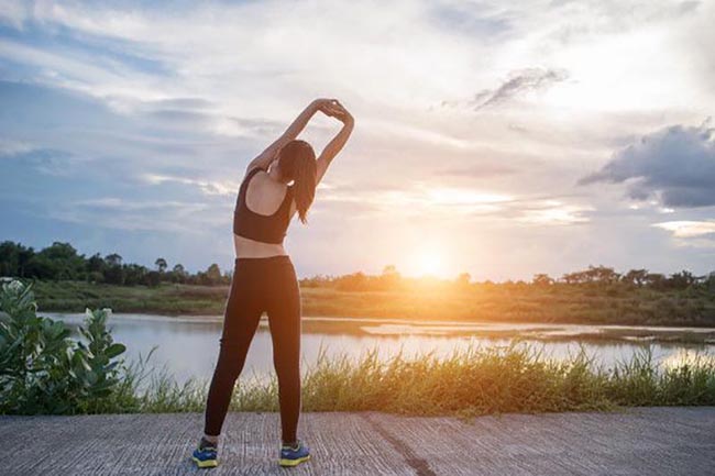 5 động tác cơ bản mỗi sáng giúp bạn tỉnh táo cả ngày